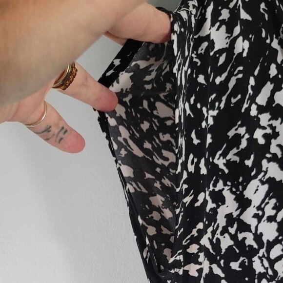 Tanjay cap sleeve black and white mottled pattern dress. EUC - Picture 4 of 8